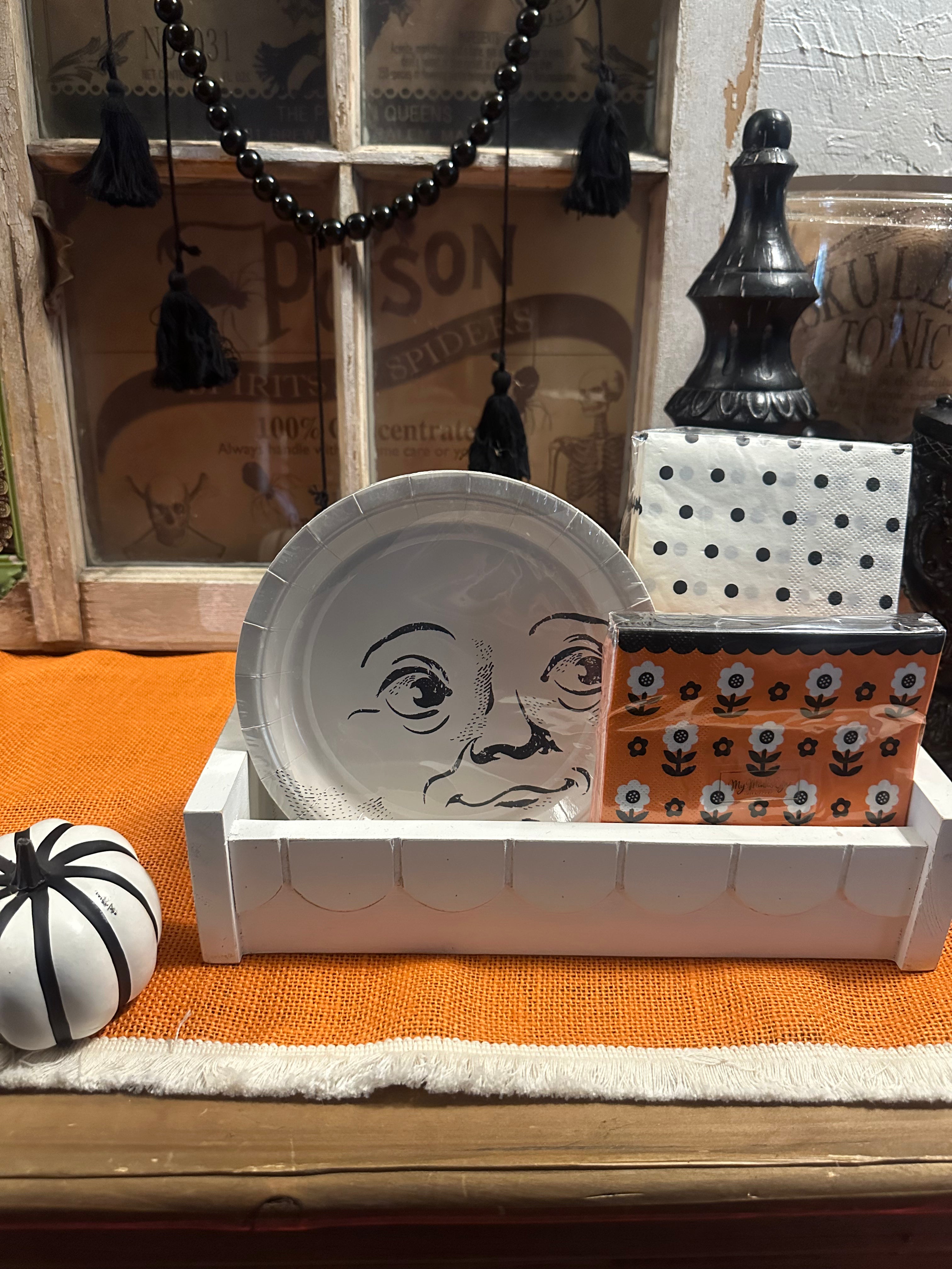 Moon paper plates